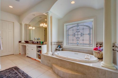 917 Evergreen Cir, Chenequa WI  53029-8636 exterior