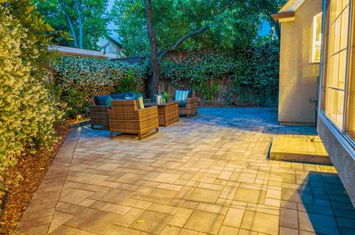 1960 San Ramon Ave, Mountain View CA  94043-2960 exterior