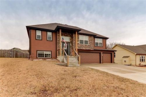 922 17th St, Leavenworth, KS 66048-6417