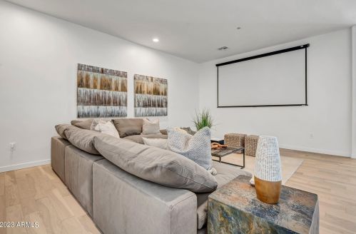 7627 22nd St, Phoenix AZ  85020-4706 exterior