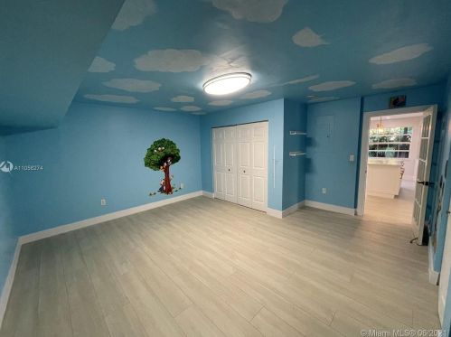 19180 78th Ave, Hialeah, FL 33015-5262