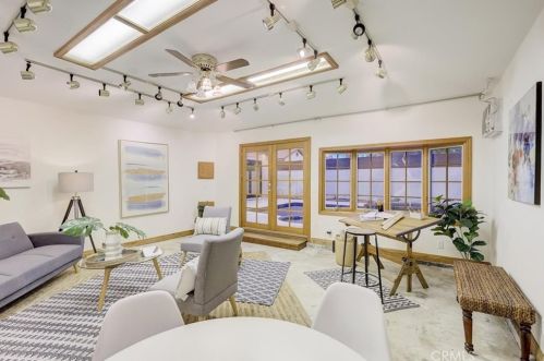 16627 Gilmore St, Van Nuys CA  91406-5610 exterior