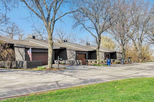 14 Webster Heights Dr, Green Bay, WI 54301-2327