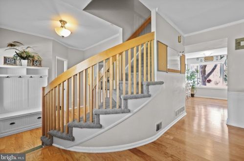 2 Elizabeth Ln, Southampton PA  18954-1011 exterior