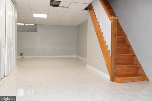 6156 Lindbergh Blvd, Philadelphia PA 19153-3018 exterior