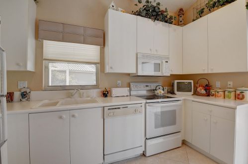 7181 Foxworth Ct, Boynton Beach FL  33437-6455 exterior