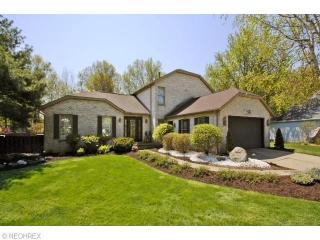 27695 Southbridge Cir, Cleveland, OH 44145-5316