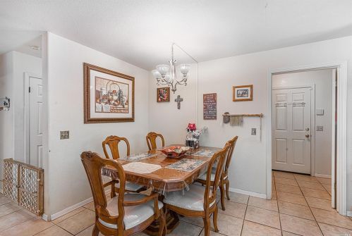 108 Duchess Ct, Windsor CA  95492-8043 exterior