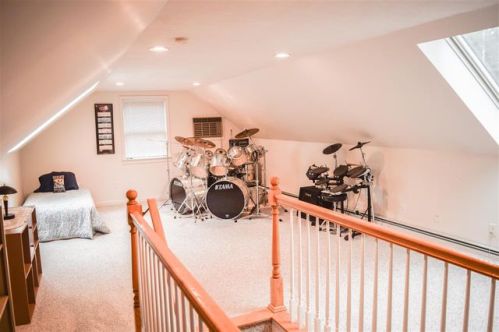 7 Tudor Dr, Salem NH  03079-1517 exterior