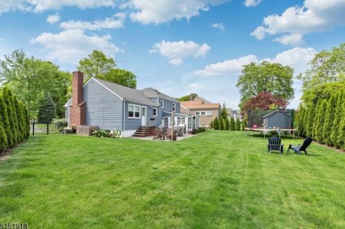 2 Lenhome Dr, Cranford NJ 07016-2954 exterior