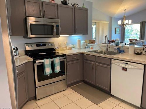 6804 Weatherby Ct, Naples, FL 34104-8372