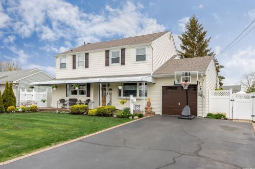 803 Erie Ave, North Lindenhurst, NY 11757-2836