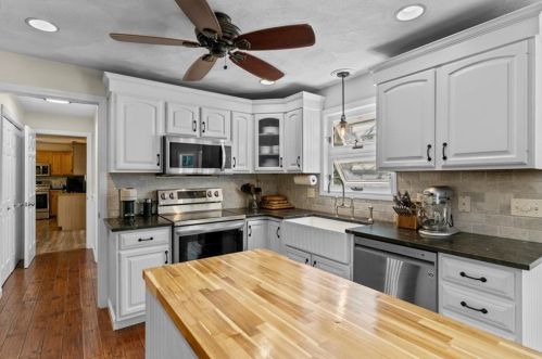 55 Linden Ln, West Greenwich RI  02817-2169 exterior
