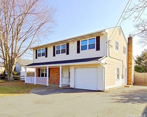 345 Belmont Ave, Babylon, NY 11704-3424