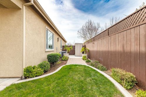 1786 Cornerstone Dr, Ripon CA  95366-9493 exterior