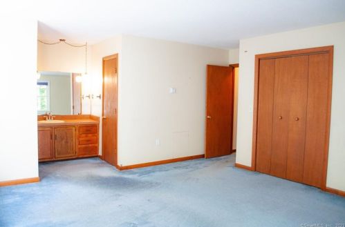 549 Colonel Ledyard Hwy, Gales Ferry CT  06339-1508 exterior