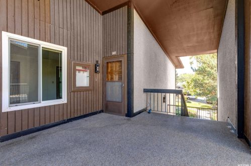 4963 Eastridge Ln, Salt Lake City, UT 84117-5752
