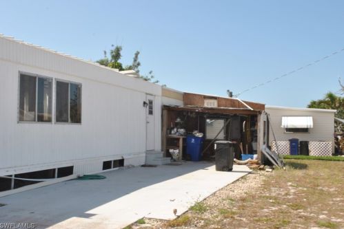 4823 Flamingo Dr, Saint James City FL  33956-2818 exterior