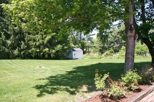 121 Jerry Daniels Rd, East Hampton CT  06447-1230 exterior