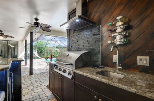 1135 Wisper Run Ct, Lutz FL  33558-5185 exterior