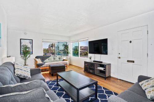 904 Beryl St, San Diego CA  92109-2034 exterior