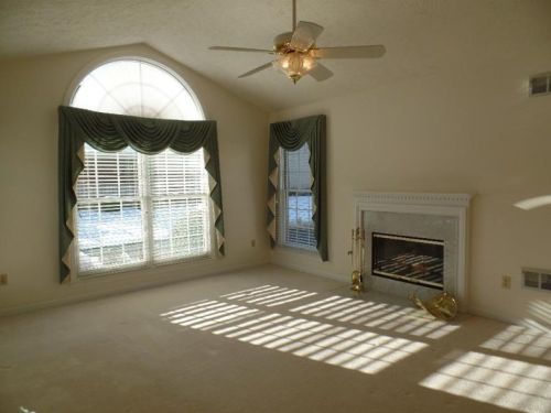 1532 Meerschaum Ln, Moon Twp, PA 15108-3716
