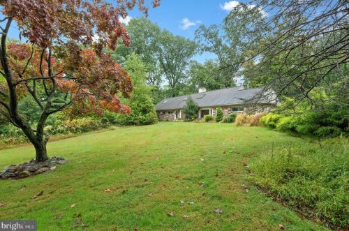 456 Woodhill Rd, Wayne, PA 19087-2225