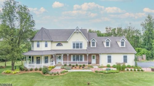 1 Pfauth Dr, Glen Gardner, NJ 08826-3823