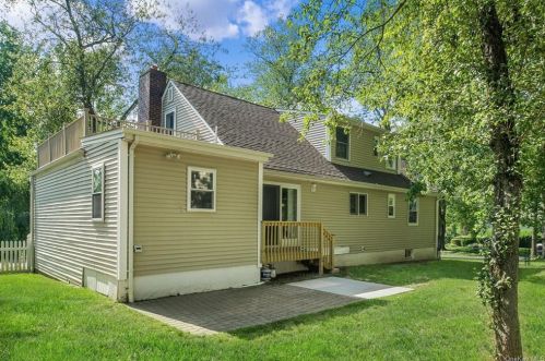 50 Abingdon Ln, Scarsdale NY  10583-6649 exterior