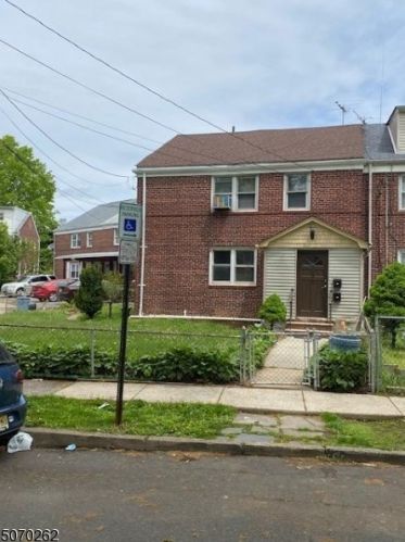 735 Audrey Dr, Rahway, NJ 07065-3739