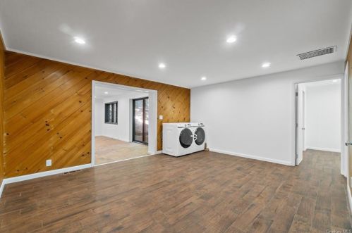 74 Greenwood Ln, White Plains NY  10607-1020 exterior