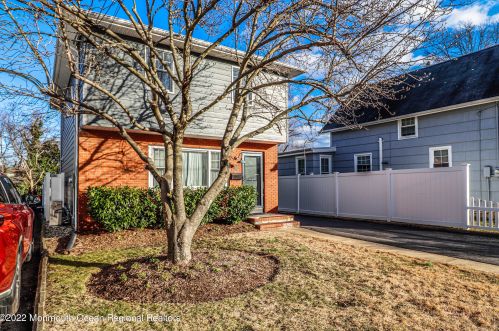 51 Spring St, Tinton Falls, NJ 07701-1818