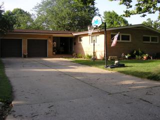 302 28th Ave, Hutchinson, KS 67502-3430