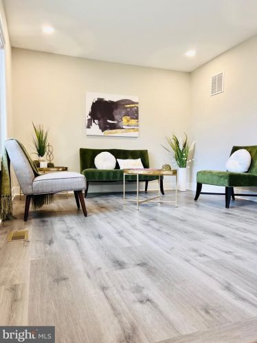 3209 Bayfield Dr, Woodbridge VA  22193-1301 exterior