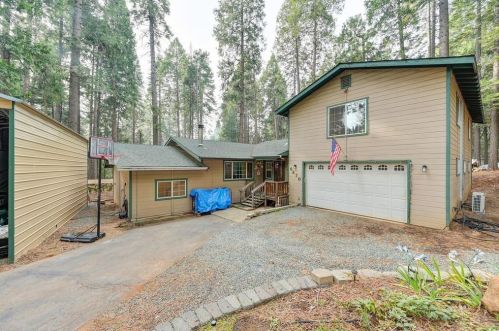 6470 Greenleaf Ln, Pacific House, CA 95726-9317