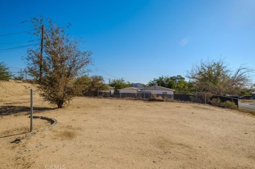 16434 Yucca Ave, Victorville CA  92395-3533 exterior