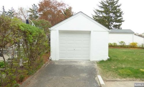 313 Prospect Ave, Dumont NJ  07628-1811 exterior