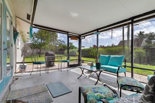 5324 Greenwood Dr, Delray Beach FL  33484-1133 exterior