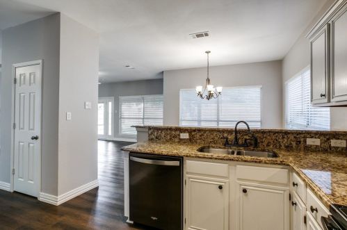 4513 Prescott Cir, Lewisville TX  75028-2029 exterior