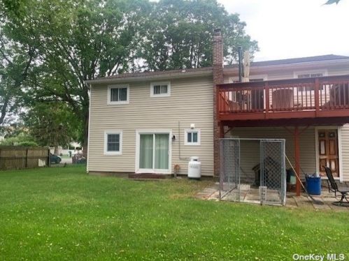 93 34th St, Wheatley Heights NY  11798-2602 exterior