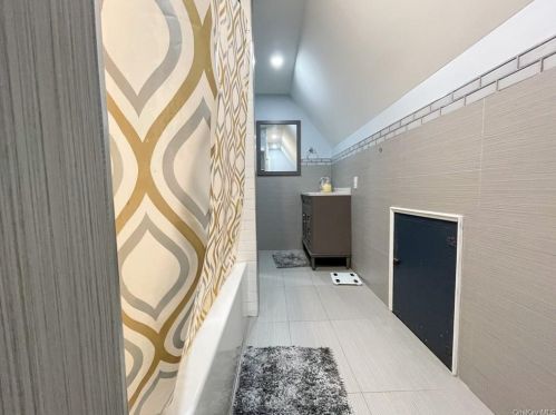 2 Linden Pl, Middletown NY  10940-4824 exterior