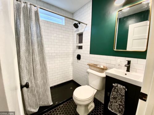 38 Douglas St, Saint Paul MN 55102-2714 exterior