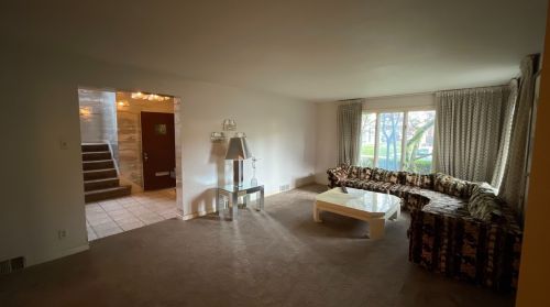 5447 Guarino Rd, Pittsburgh, PA 15217-1918