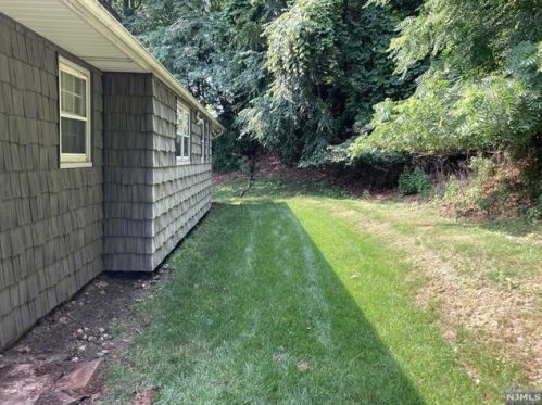192 Goffle Hill Rd, Paterson, NJ 07506-3212
