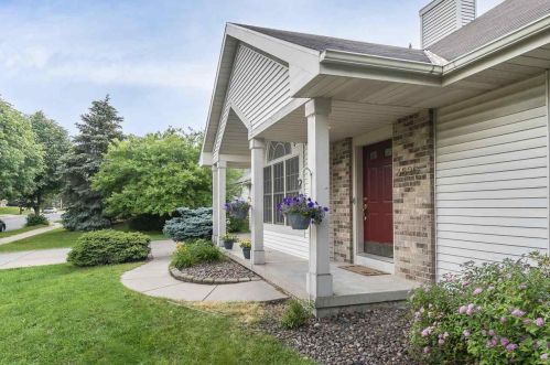 3825 Country Grove Dr, Madison, WI 53719-5211