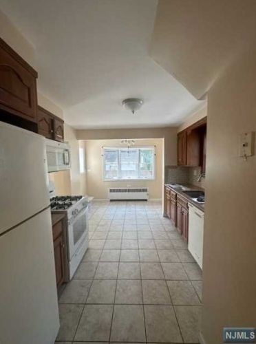 124 Hillside Ave, Teaneck NJ  07666-4011 exterior