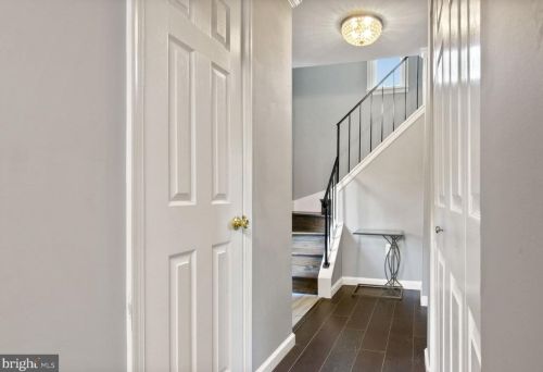 12300 Woodlawn Ct, Woodbridge VA  22192-1921 exterior