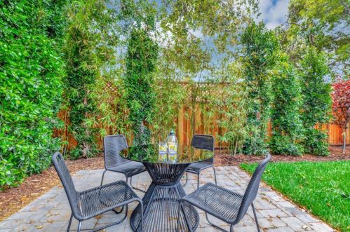 375 Chiquita Ave, Mountain View CA  94041-1007 exterior