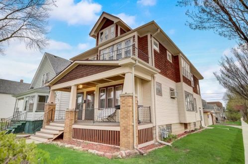 5631 Rogers St, Milwaukee, WI 53219-1531