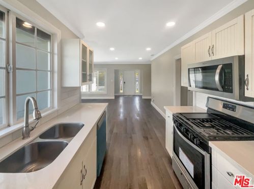 3021 Ostrom Ave, Long Beach CA  90808-4228 exterior
